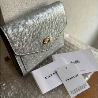 コーチ(COACH)の【美品】coach ウィンスモールウォレット　メタリックシルバー(財布)