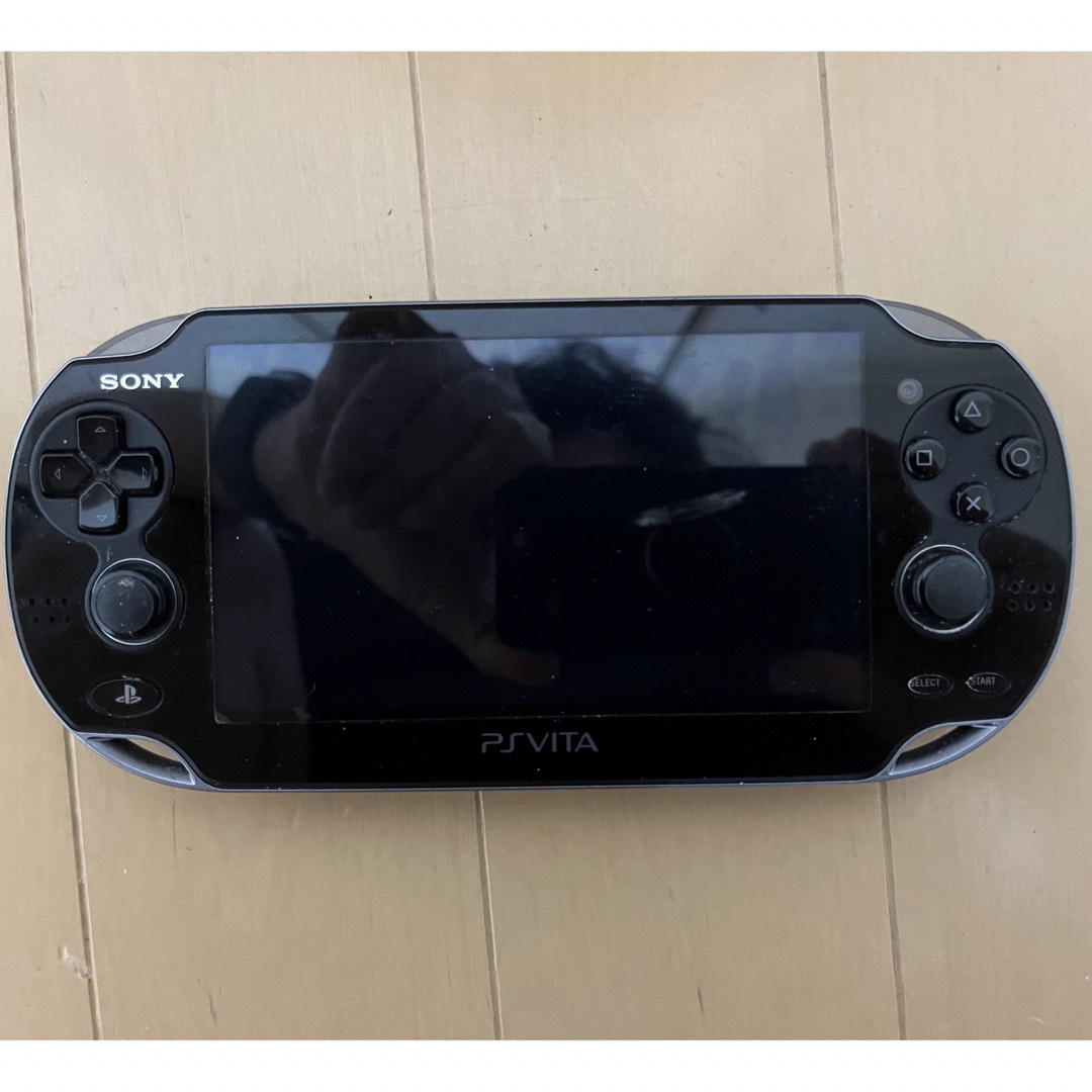 PlayStation Vita(プレイステーションヴィータ)のps vita(pch-1100) エンタメ/ホビーのゲームソフト/ゲーム機本体(携帯用ゲーム機本体)の商品写真