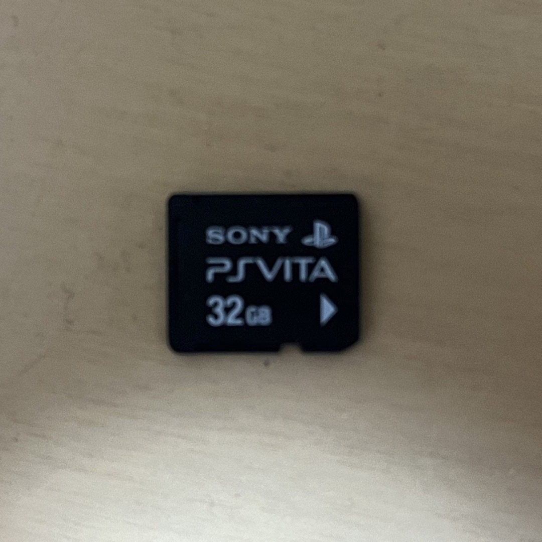 PlayStation Vita(プレイステーションヴィータ)のps vita(pch-1100) エンタメ/ホビーのゲームソフト/ゲーム機本体(携帯用ゲーム機本体)の商品写真