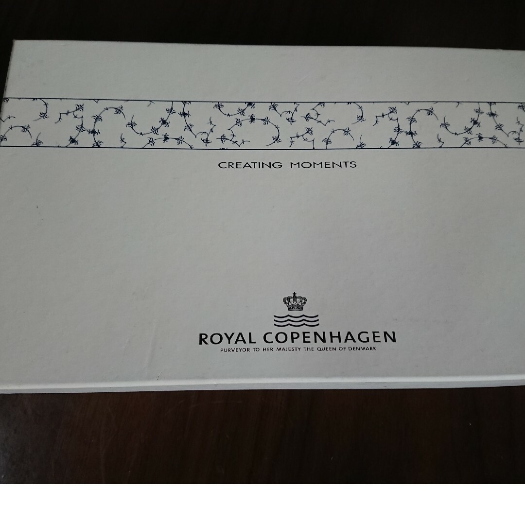 ROYAL COPENHAGEN(ロイヤルコペンハーゲン)の新品/希少 ロイヤル コペンハーゲン ホワイトパルメッテクレセントディッシュ インテリア/住まい/日用品のキッチン/食器(食器)の商品写真