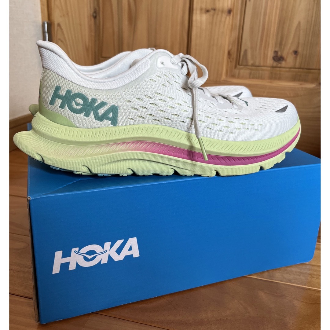 HOKA ONE ONE(ホカオネオネ)の室内使用のみHOKA Kawana レディースモデル24.5センチ スポーツ/アウトドアのランニング(シューズ)の商品写真