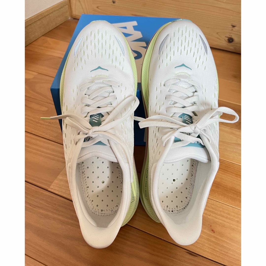 HOKA ONE ONE(ホカオネオネ)の室内使用のみHOKA Kawana レディースモデル24.5センチ スポーツ/アウトドアのランニング(シューズ)の商品写真