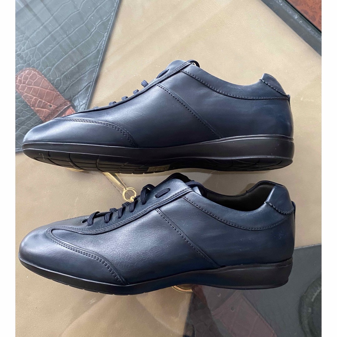 MAGNANNI(マグナーニ)の未使用 MAGNANNI マグナーニ スペイン 高級スニーカー 40 メンズの靴/シューズ(スニーカー)の商品写真