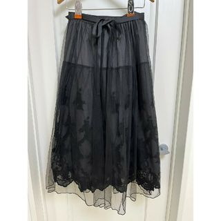 アクシーズファム(axes femme)のアクシーズファム　新品タグ付きレーシーチュールスカート　黒(ロングスカート)