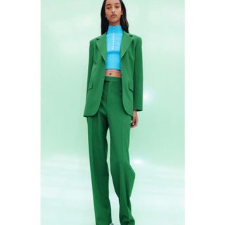 ザラ(ZARA)のZARA ストレート フィットパンツ 緑 グリーン Mサイズ 美品(カジュアルパンツ)