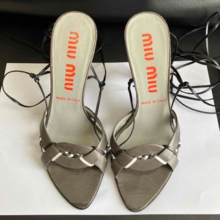 ミュウミュウ(miumiu)のmiumiu サンダル　グレー　編み上げ　35 1/2  22.5センチ(サンダル)