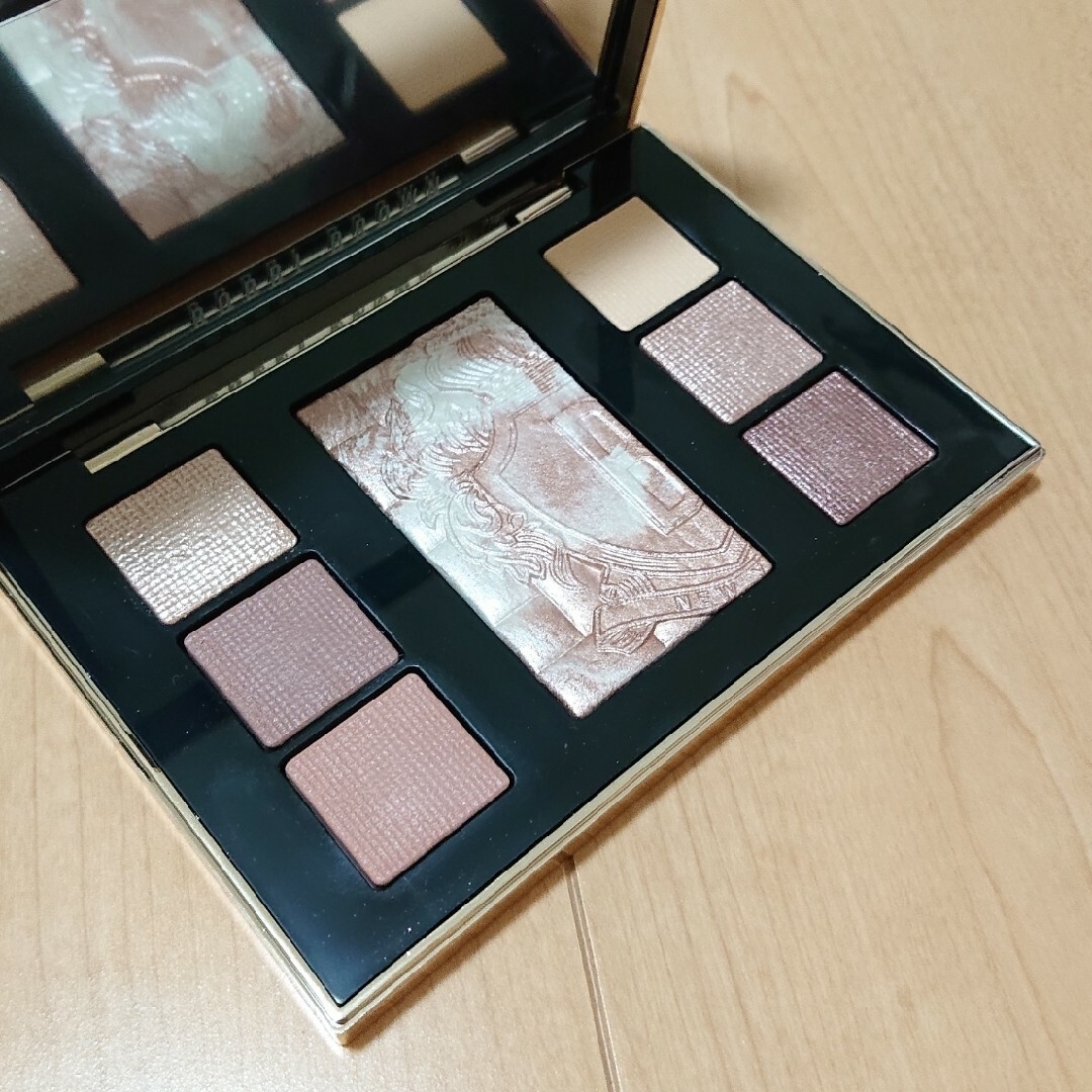 BOBBI BROWN(ボビイブラウン)の☆BOBBI BROWN☆ リュクス アイ & グロウ パレット クールグロウ コスメ/美容のベースメイク/化粧品(アイシャドウ)の商品写真