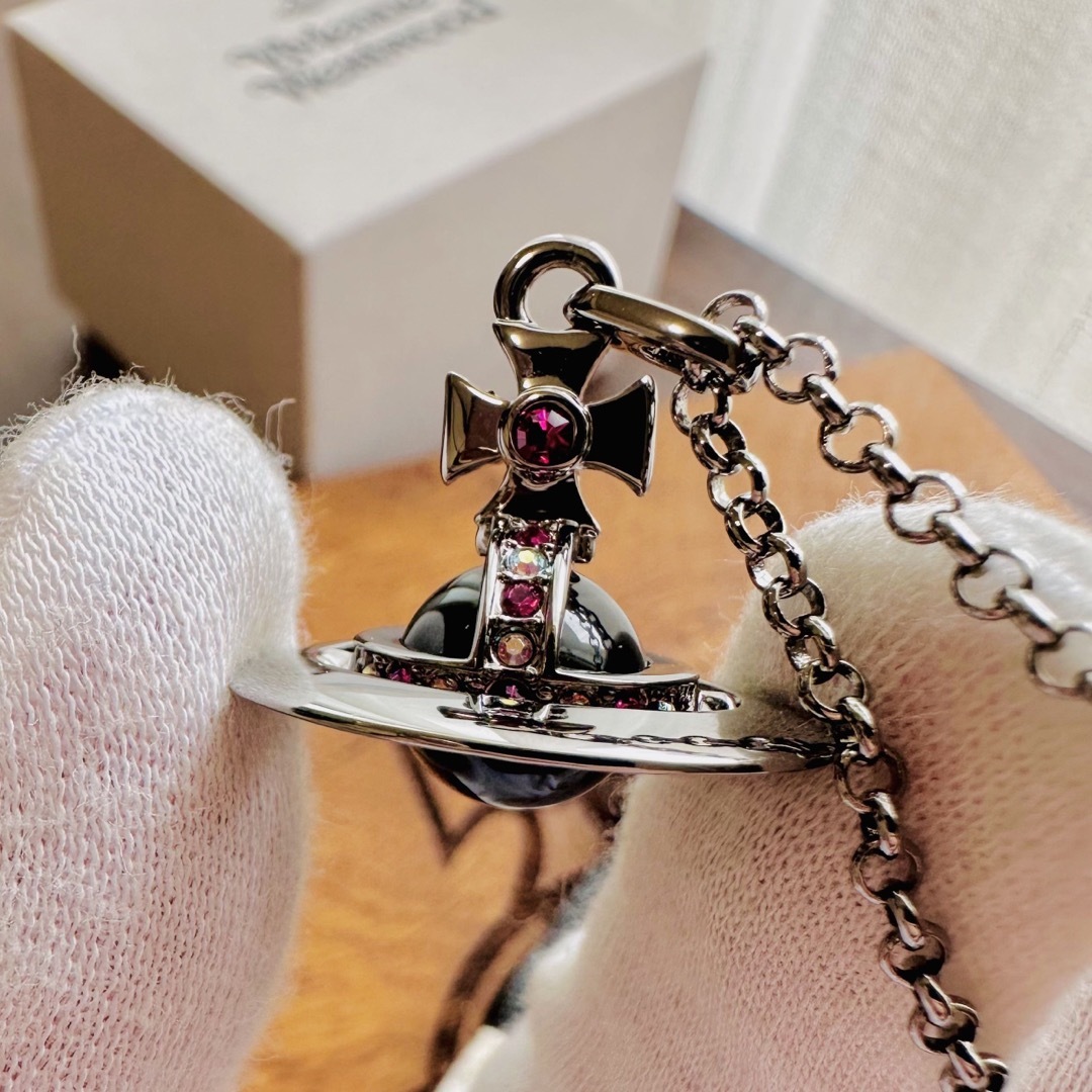 Vivienne Westwood(ヴィヴィアンウエストウッド)の未使用/限定色VivienneWestwood “Jet”タイニーオーブ レディースのアクセサリー(ネックレス)の商品写真