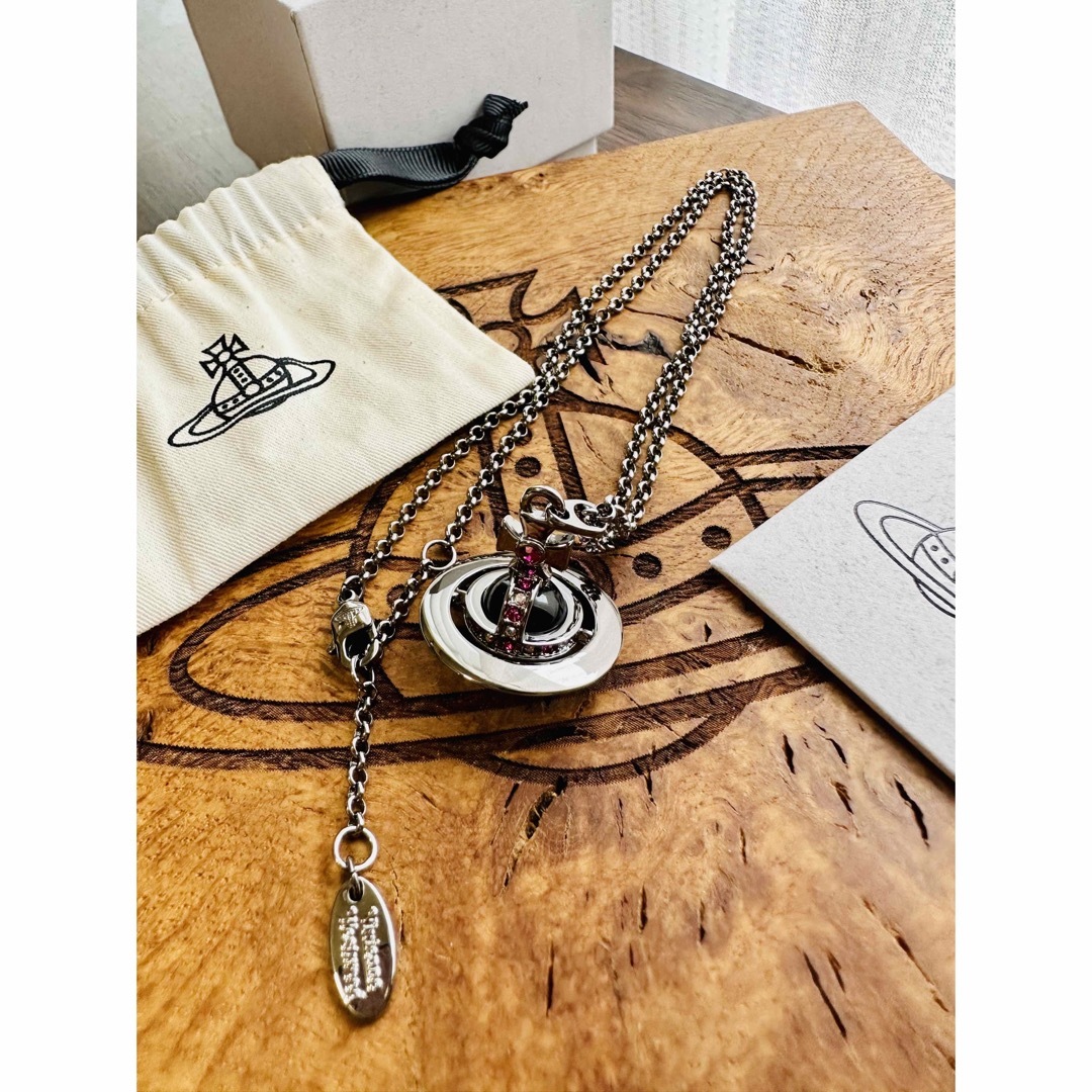 Vivienne Westwood(ヴィヴィアンウエストウッド)の未使用/限定色VivienneWestwood “Jet”タイニーオーブ レディースのアクセサリー(ネックレス)の商品写真