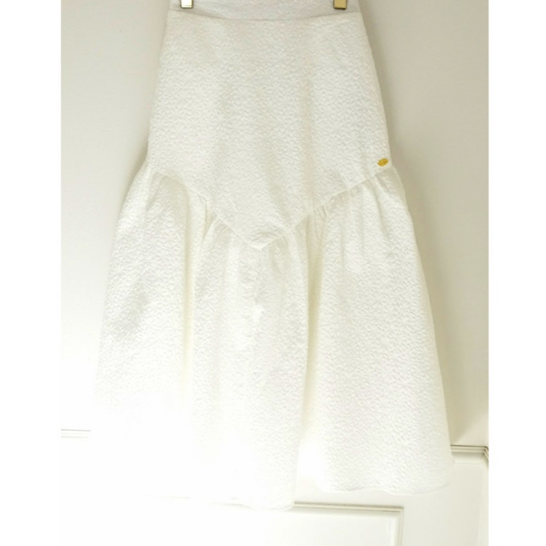 coca(コカ)のmyu 美品　エンボススカート　ホワイト レディースのスカート(ロングスカート)の商品写真
