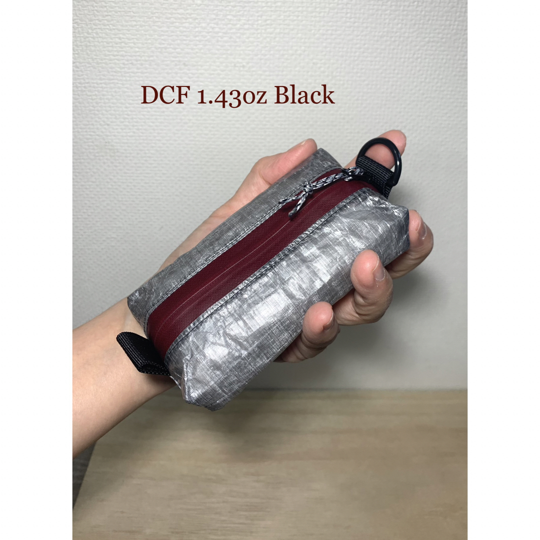 DCF1.43ブラック小型ポーチ【ワインレッドカラーファスナー】 スポーツ/アウトドアのアウトドア(登山用品)の商品写真