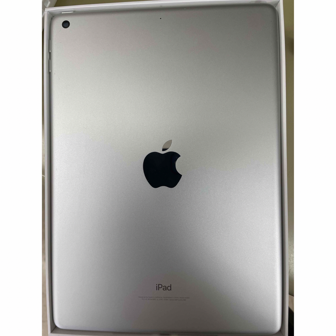 iPad本体　３２ＧＢ　第６世代　シルバー　美品　Wifiモデル