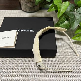 シャネル カチューシャ(ホワイト/白色系)の通販 24点 | CHANELの シャネル カチューシャ(ホワイト/白色系)の通販 24点 | CHANELの