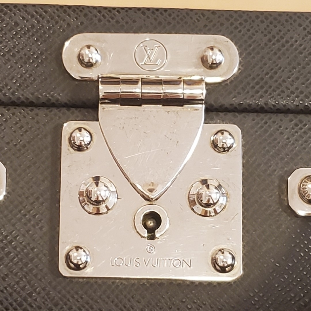 Louis Vuitton　diplomat TAIGA 黒【廃盤】