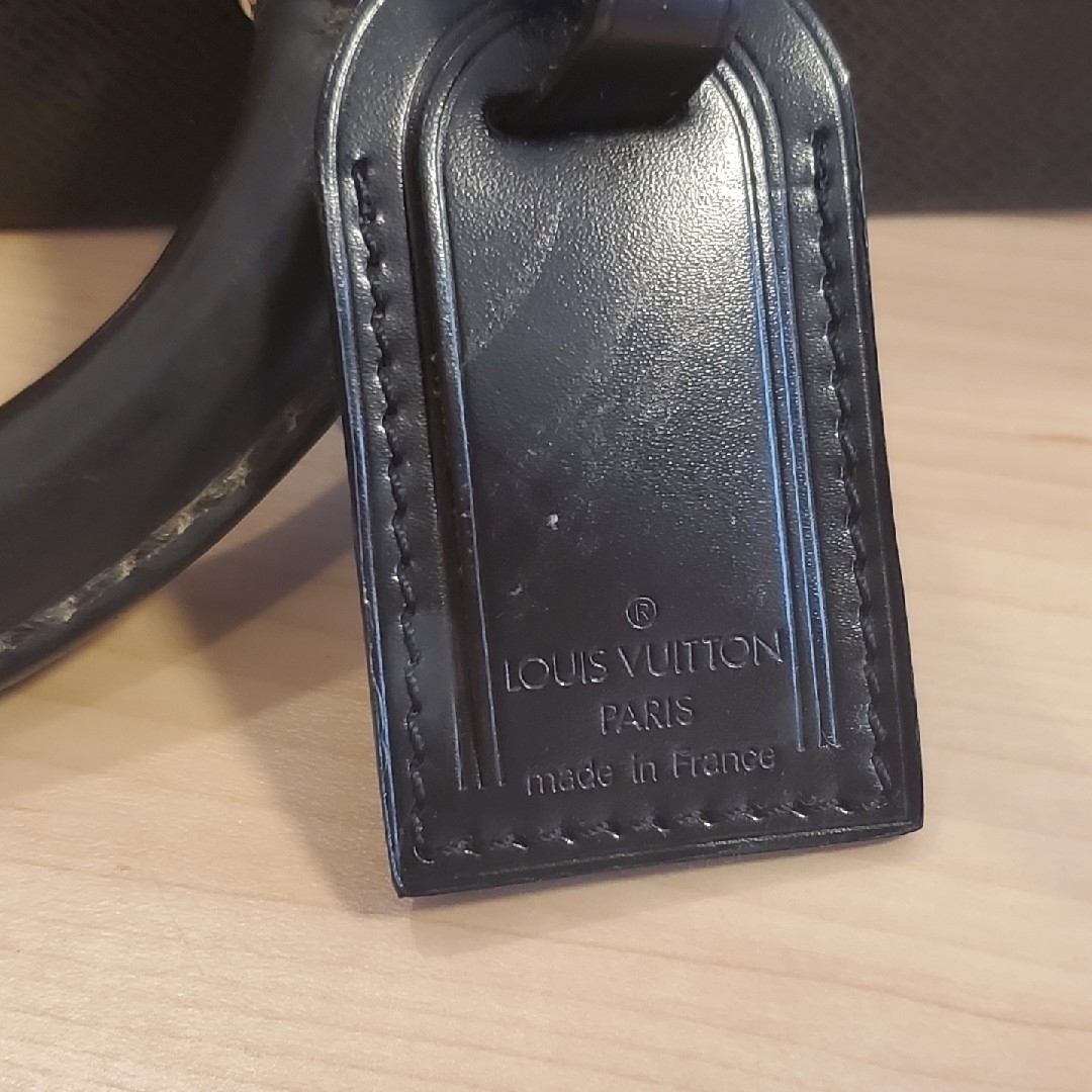 LOUIS VUITTON(ルイヴィトン)のLouis Vuitton　diplomat TAIGA 黒【廃盤】 メンズのバッグ(セカンドバッグ/クラッチバッグ)の商品写真
