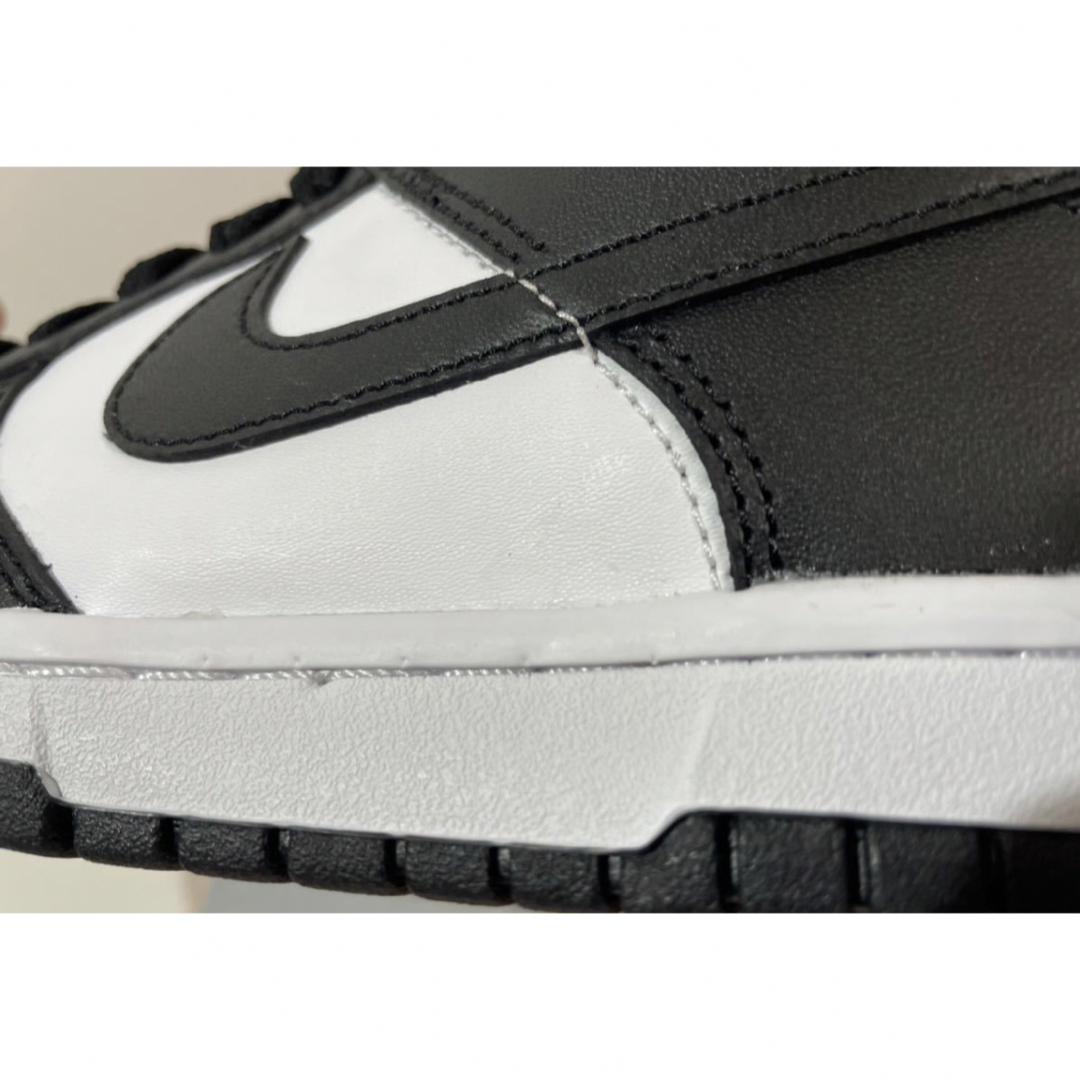 NIKE(ナイキ)の【新品】NIKE DUNK LOW PANDA GS ナイキ ダンクロー パンダ レディースの靴/シューズ(スニーカー)の商品写真