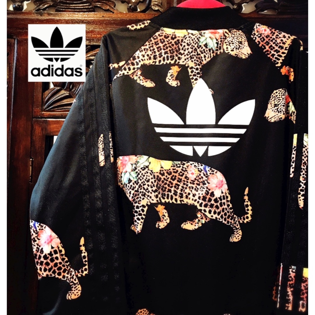 adidas オリジナルス 花柄パーカー