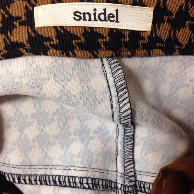 SNIDEL(スナイデル)のsnidel 千鳥柄パンツ レディースのパンツ(クロップドパンツ)の商品写真