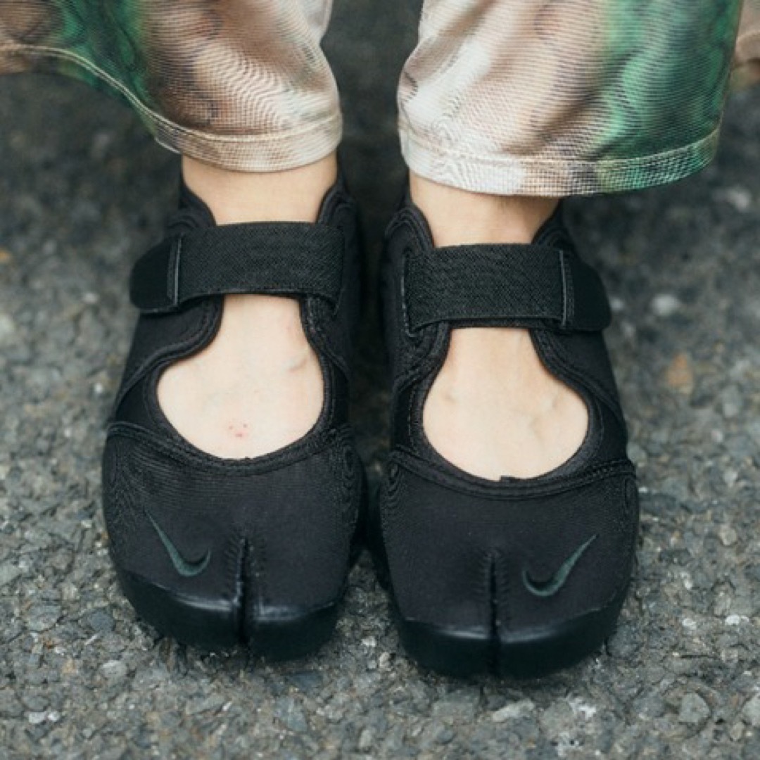 NIKE(ナイキ)のNIKE AIR RIFT 25.0cm 新品未使用 箱なし配送 レディースの靴/シューズ(スニーカー)の商品写真