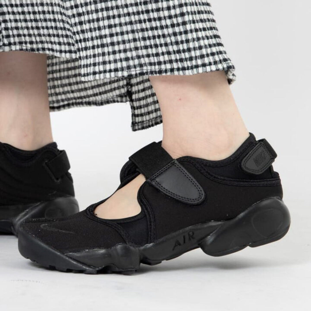 NIKE(ナイキ)のNIKE AIR RIFT 25.0cm 新品未使用 箱なし配送 レディースの靴/シューズ(スニーカー)の商品写真