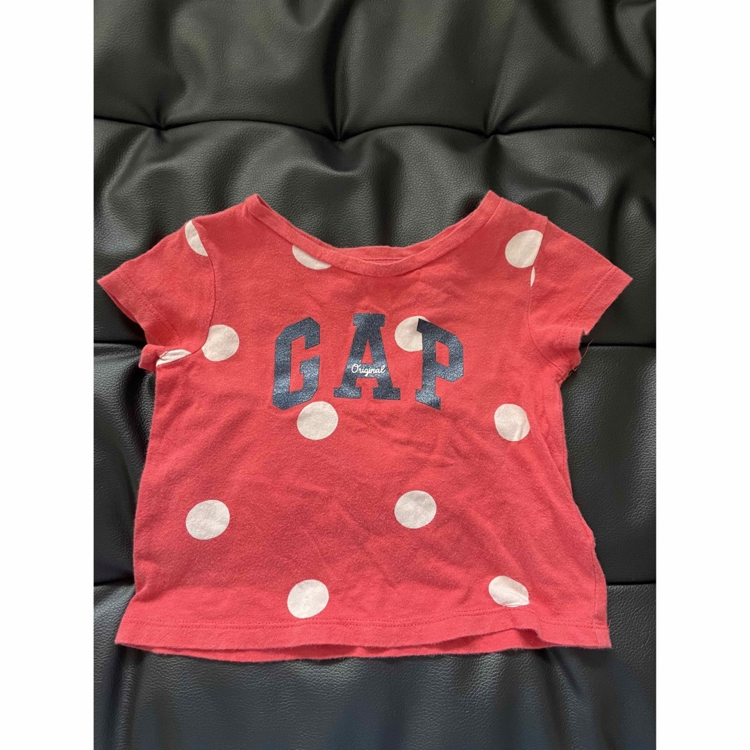 GAP(ギャップ)のGAP  キッズ　トップス　半袖　ドット柄　赤色 キッズ/ベビー/マタニティのベビー服(~85cm)(Ｔシャツ)の商品写真