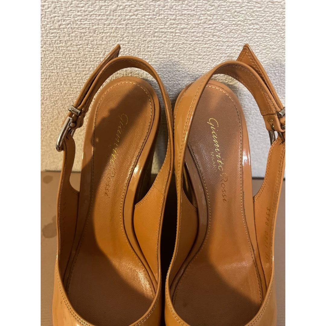 Gianvito Rossi(ジャンヴィットロッシ)のgianvito rossi ジャンヴィットロッシ  パンプス 35.5 レディースの靴/シューズ(ハイヒール/パンプス)の商品写真