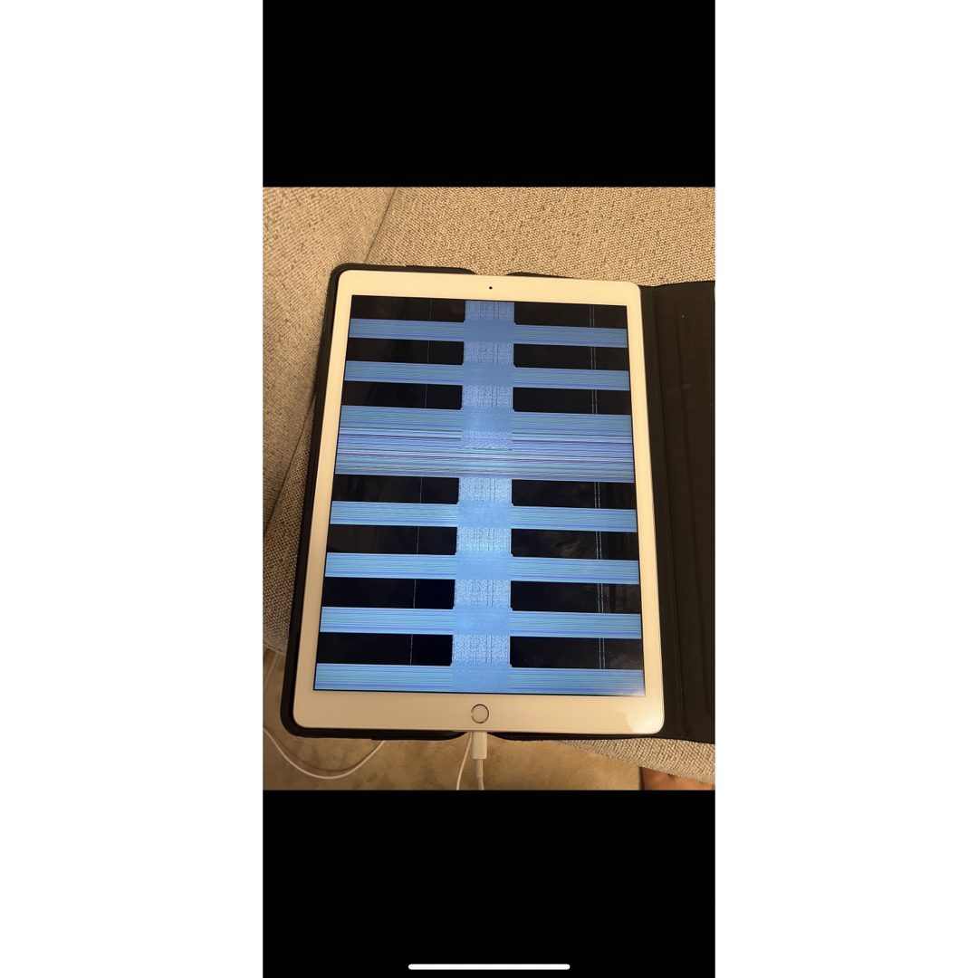 iPad(アイパッド)のジャンク　iPad Pro 12.9Wi-Fi 2015年　キーボードケース スマホ/家電/カメラのPC/タブレット(タブレット)の商品写真