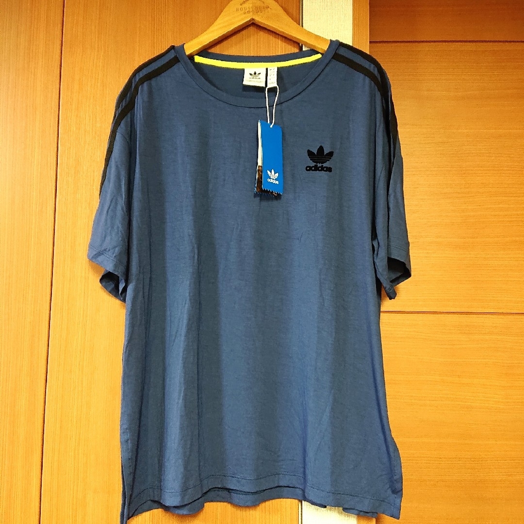 adidas(アディダス)のadidas ラインTシャツ 新品 アディダス レディースのトップス(Tシャツ(半袖/袖なし))の商品写真