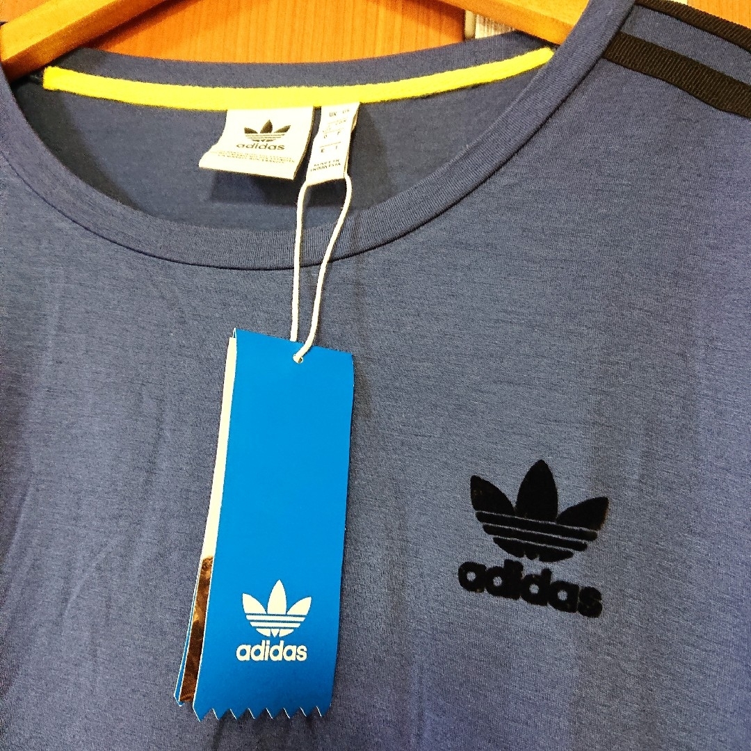 adidas(アディダス)のadidas ラインTシャツ 新品 アディダス レディースのトップス(Tシャツ(半袖/袖なし))の商品写真