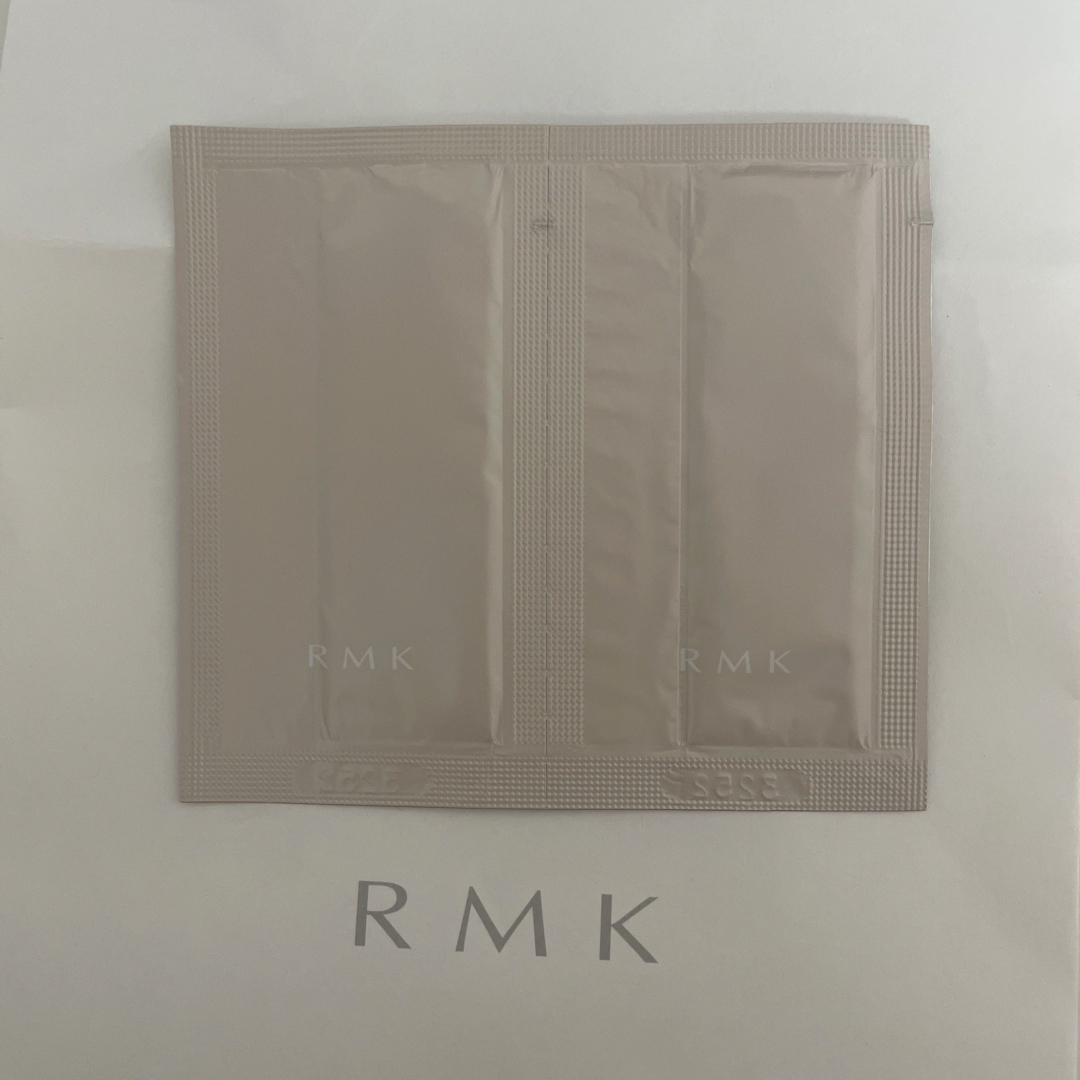 RMK(アールエムケー)のRMK アールエムケー　スキンティント01 コスメ/美容のベースメイク/化粧品(ファンデーション)の商品写真