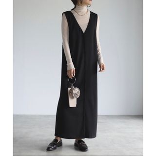 ティティベイト(titivate)の【美品】apretro Vネックロングジャンパースカート/ベスト ジレ 3WA(ロングワンピース/マキシワンピース)