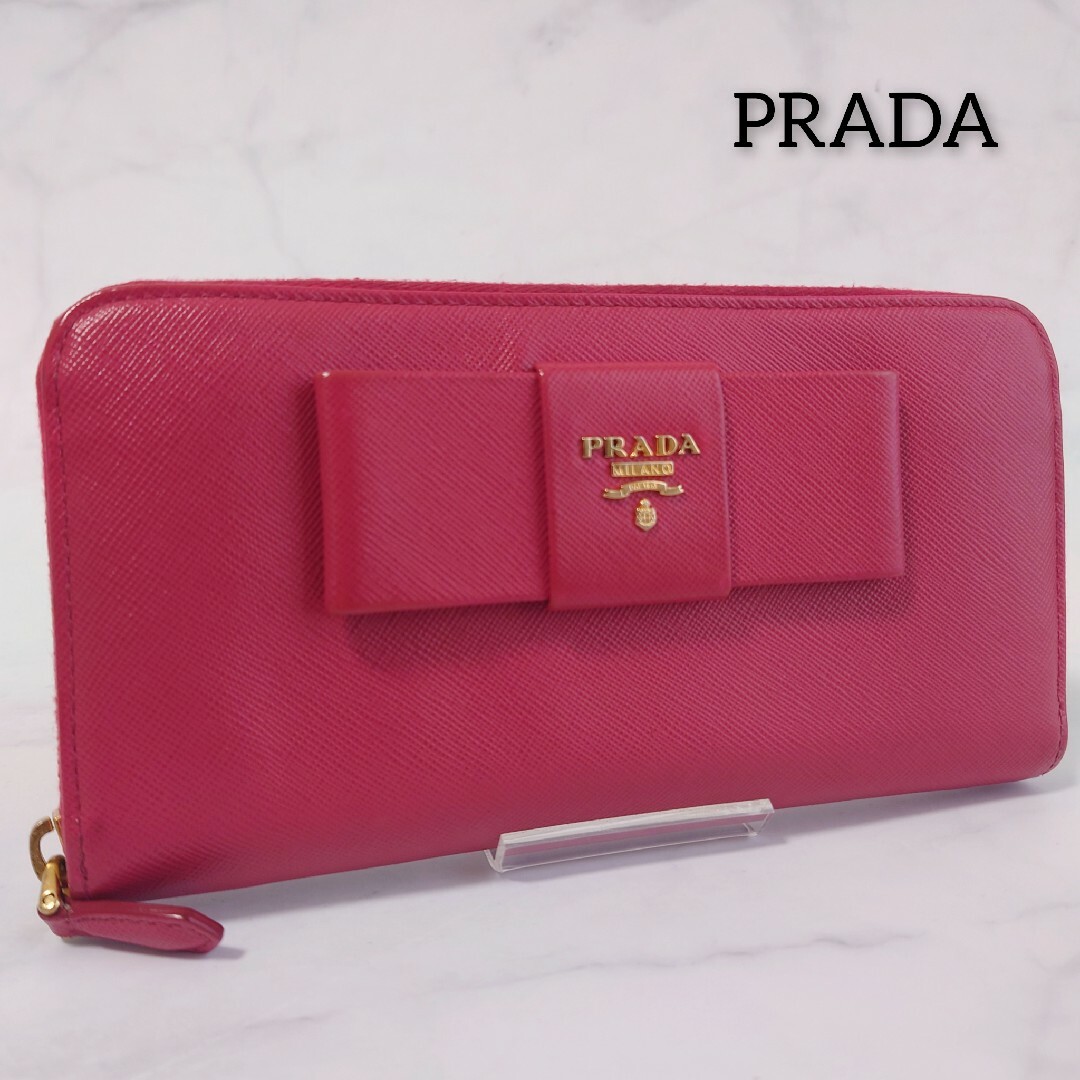 よく見ると角スレなどありますPRADA プラダ サフィアーノ