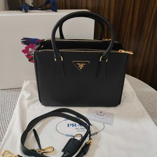 プラダ サフィアーノ ショルダーバッグ(レディース)(メタル)の通販 プラダ サフィアーノ ショルダーバッグ(レディース)(メタル)の通販