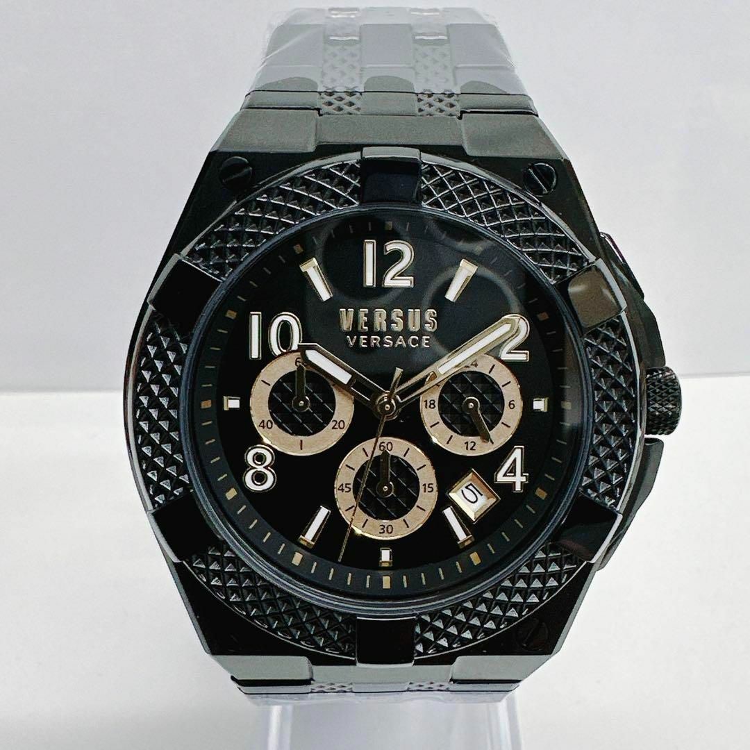 Gianni Versace(ジャンニヴェルサーチ)の＊新品＊ ヴェルサス VERSACE メンズ  ブラック黒ゴールド クロノグラフ メンズの時計(腕時計(アナログ))の商品写真