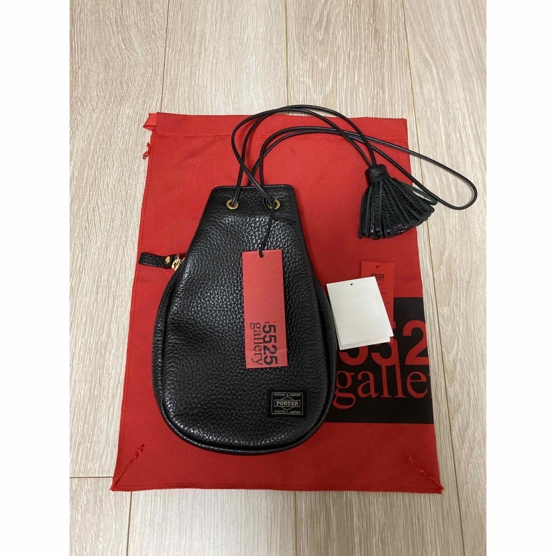 5525Gallery(ゴーゴーニーゴーギャラリー)の5525gallery×PORTER TASSEL POUCH 巾着　ポギー着用 メンズのバッグ(ショルダーバッグ)の商品写真