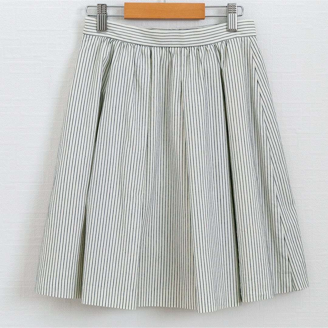 Apuweiser-riche(アプワイザーリッシェ)のアプワイザーリッシェ　ラップスカート風デザイン　ストライプ　ひざ丈フレアスカート レディースのスカート(ひざ丈スカート)の商品写真