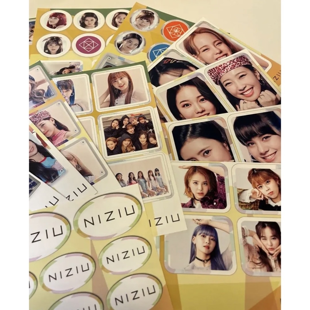 NiziU(ニジュー)のNiziUステッカー16枚セット！ エンタメ/ホビーのタレントグッズ(アイドルグッズ)の商品写真