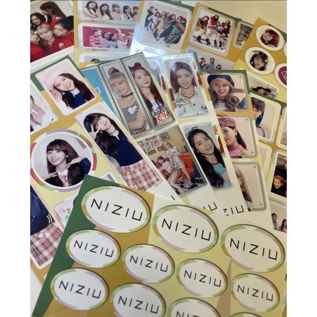 NiziU(ニジュー)のNiziUステッカー16枚セット！ エンタメ/ホビーのタレントグッズ(アイドルグッズ)の商品写真