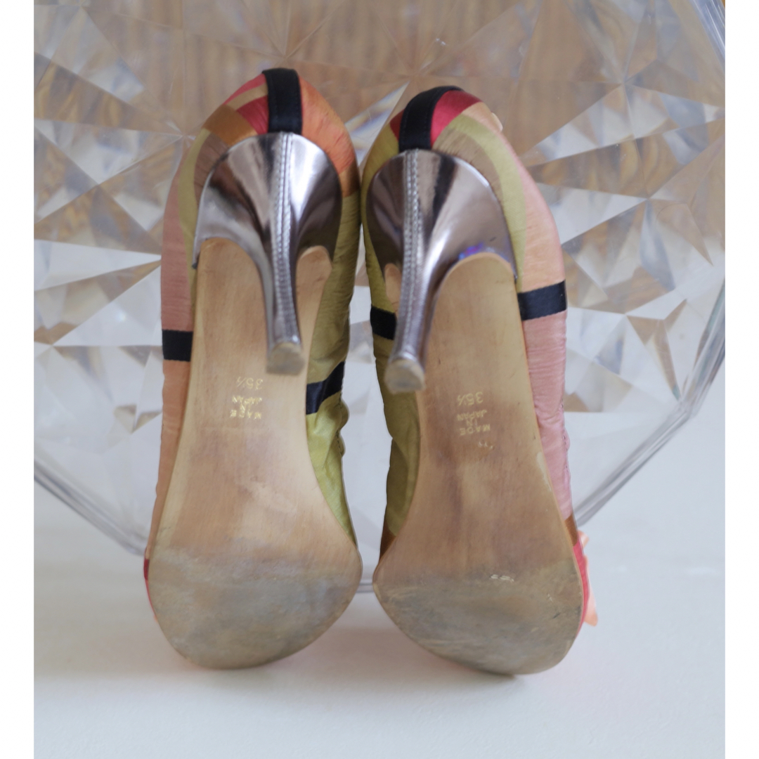 PIPPICHIC(ピッピシック)のPIPPI CHIC（ピッピシック） サーモンピンクモチーフが可愛いパンプス レディースの靴/シューズ(ハイヒール/パンプス)の商品写真