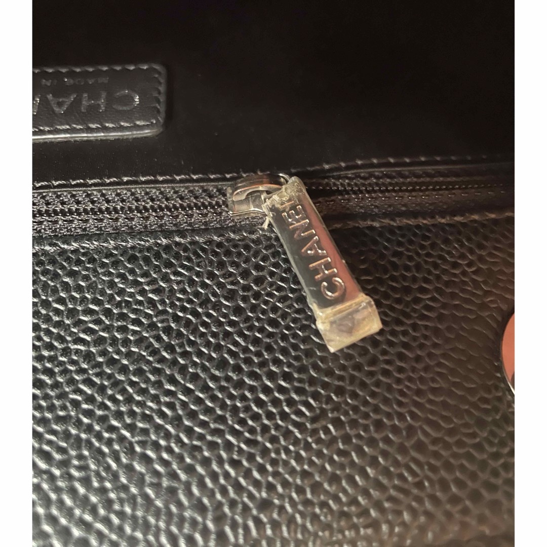 CHANEL(シャネル)のCHANEL キャビアスキンチェーントートバッグ　ブラック✖️シルバー金具 レディースのバッグ(ショルダーバッグ)の商品写真