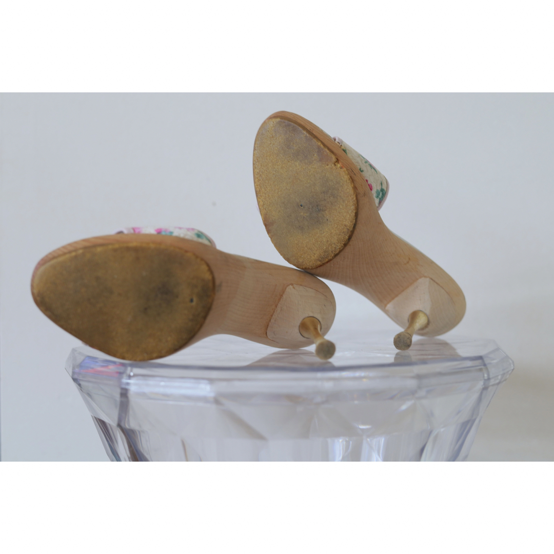 MANOLO BLAHNIK(マノロブラニク)のMANOLO BLAHNIK(マノロブラニク）roseサンダル レディースの靴/シューズ(サンダル)の商品写真