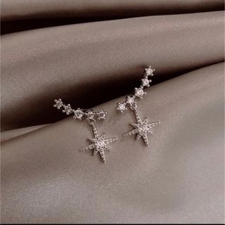 スタージュエリー(STAR JEWELRY)のシャインストーンピアス　シルバー(ピアス)