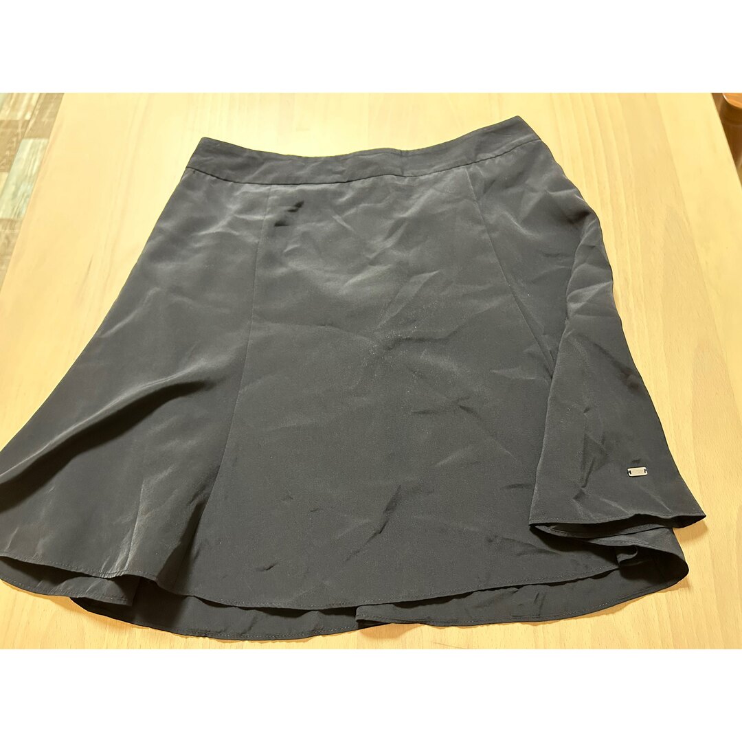 TOMMY HILFIGER(トミーヒルフィガー)のTOMMY HILFIGER トミーヒルフィガー　スカート　黒　4美品 レディースのスカート(ひざ丈スカート)の商品写真