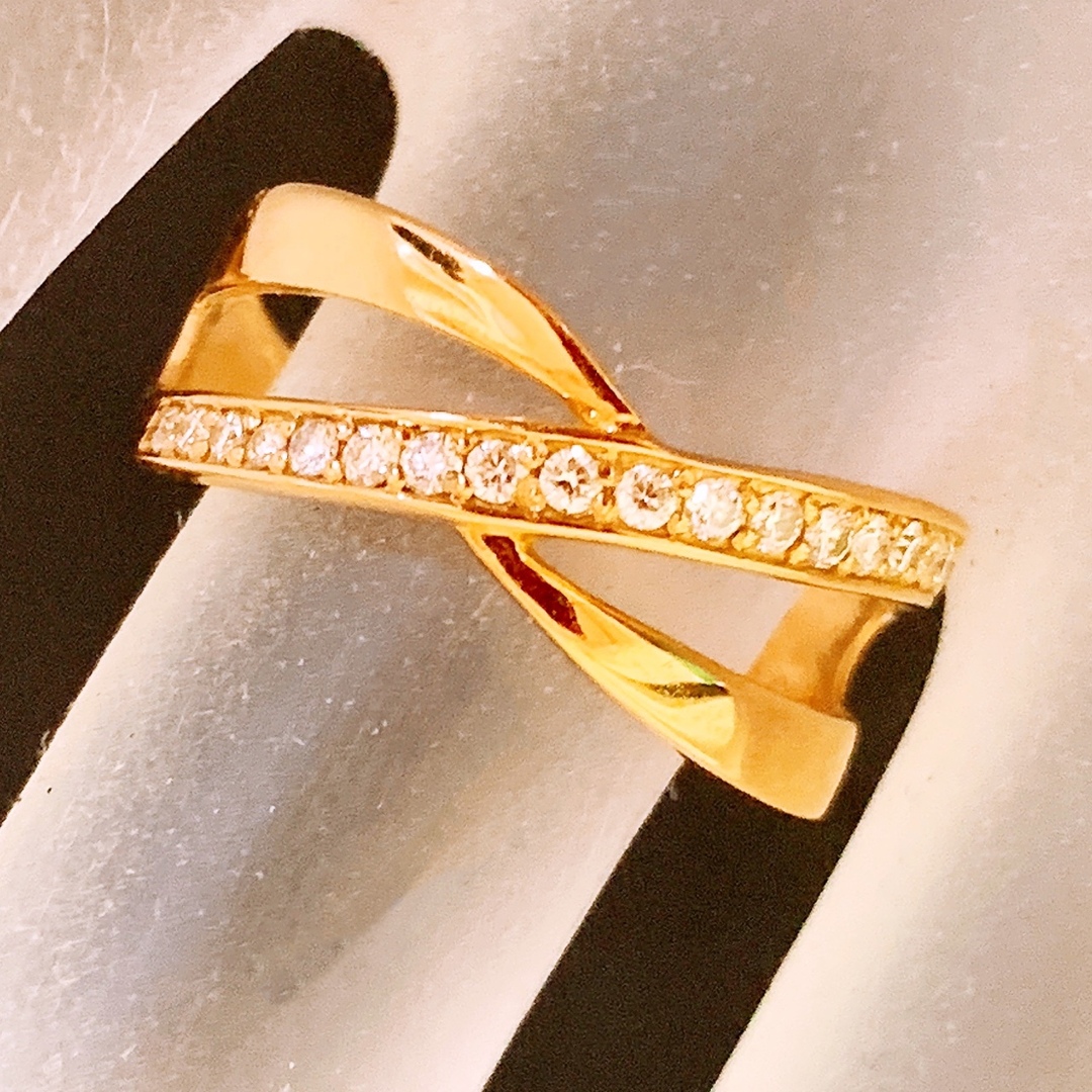 美品❗️D0.15CT✨k183連風ダイヤモンドリング k18ダイヤモンドリング