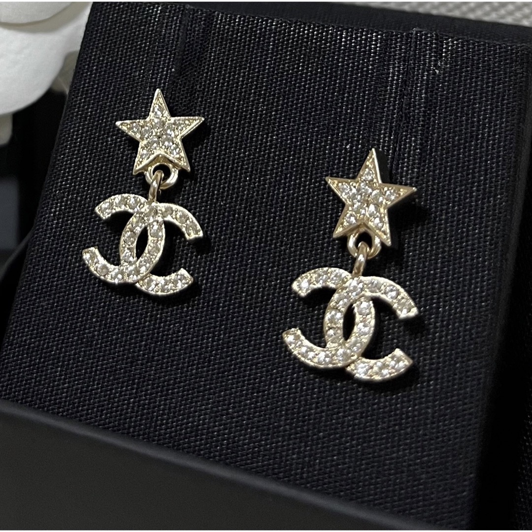 CHANEL - 最新作!入手困難♪シャネル ピアス CCマーク スター CHANEL - 最新作!入手困難♪シャネル ピアス CCマーク スター