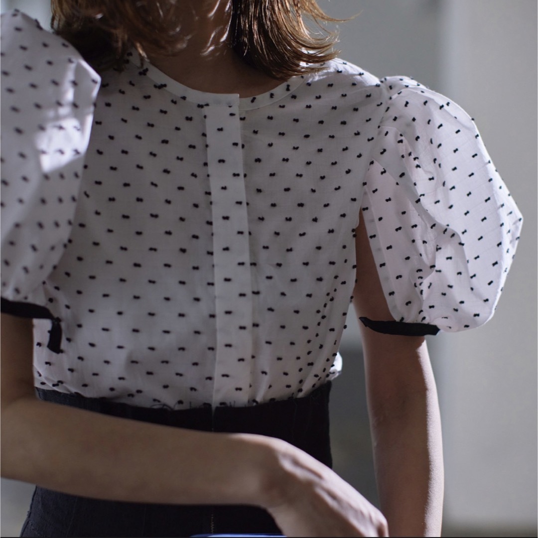 Drawer(ドゥロワー)の新品未使用♡完売品♡RIKO tokyo Bonbon blouse レディースのトップス(シャツ/ブラウス(半袖/袖なし))の商品写真