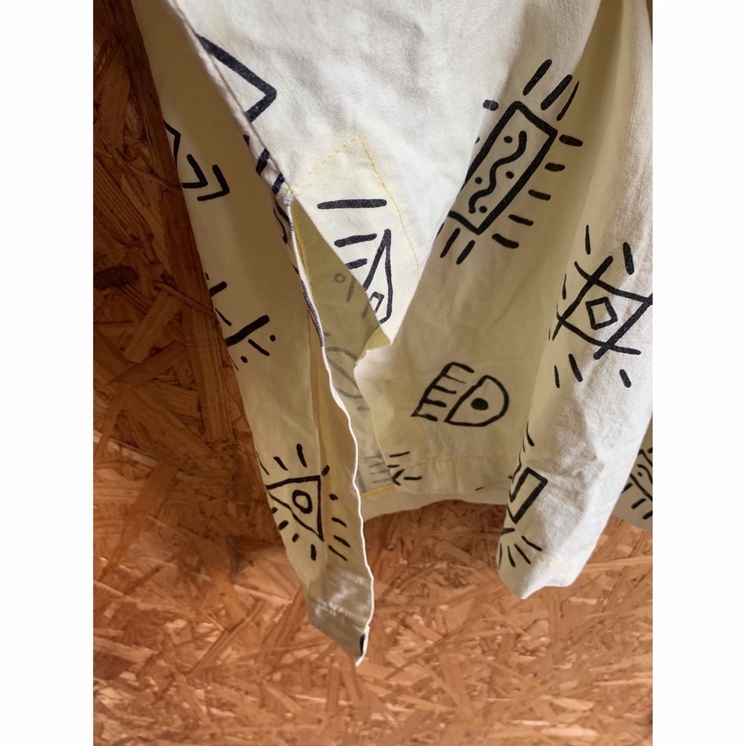 シャツワンピース　シャツ　ポケット付き　レトロ　プリント　ワンピ レディースのトップス(シャツ/ブラウス(半袖/袖なし))の商品写真