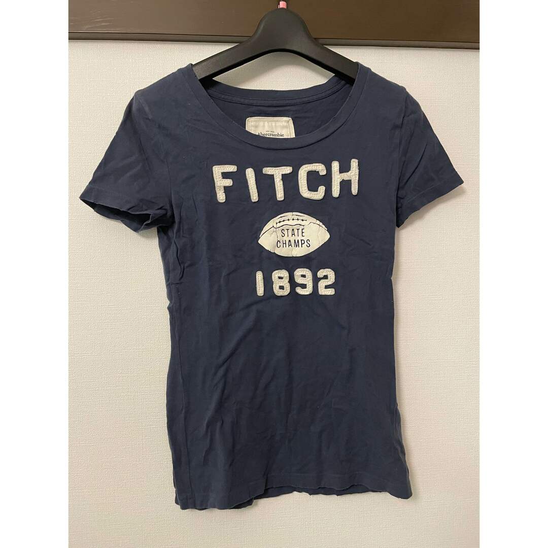 Abercrombie&Fitch(アバクロンビーアンドフィッチ)のアバンクロンビーフィッチ　Tシャツ　ネイビー レディースのトップス(Tシャツ(半袖/袖なし))の商品写真