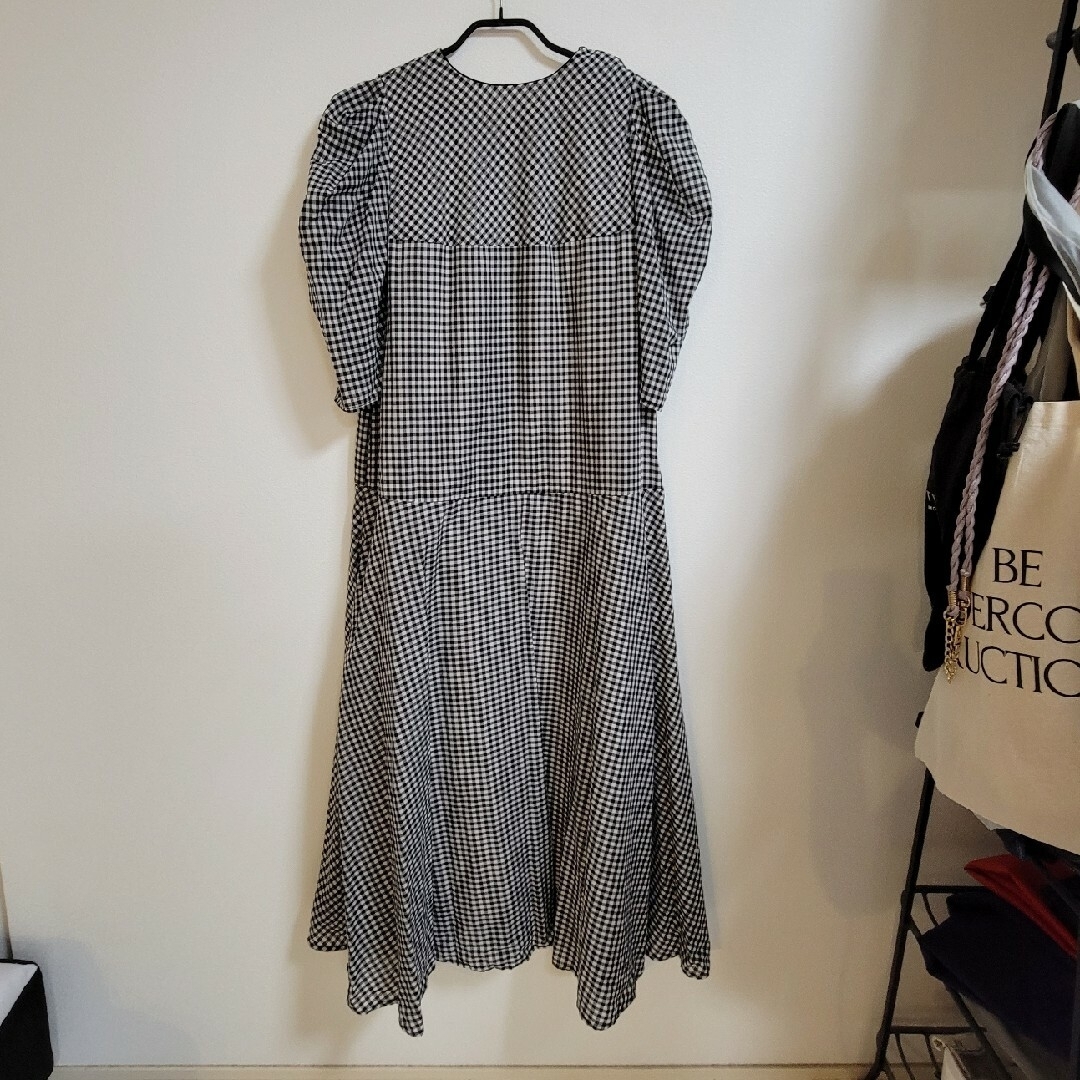 Ameri VINTAGE(アメリヴィンテージ)のAmeri　MEDI GINGHAM CHECK 2WAY PUF レディースのワンピース(ロングワンピース/マキシワンピース)の商品写真