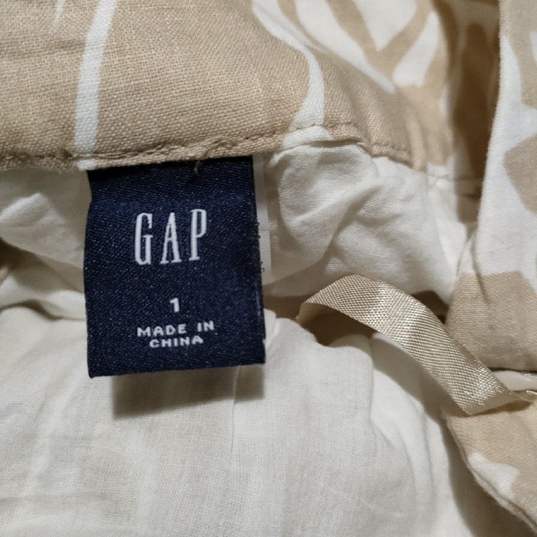 GAP(ギャップ)のギャップ　スカート　麻　ホワイト　白　ベージュ　花 レディースのスカート(ひざ丈スカート)の商品写真